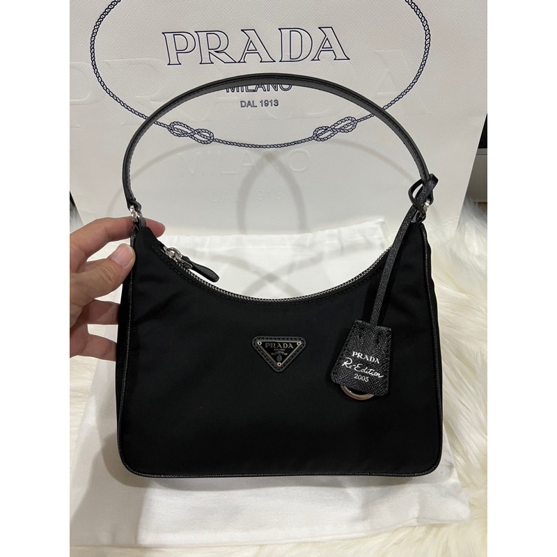 ✅New prada re-edition หูหนัง ออกช้อปปี23  อปก บุ๊ค กล่อง ถุงผ้า ถุงกระดาษ ใบเสร็จ เปนรุ่นใหม่ ไม่มีก