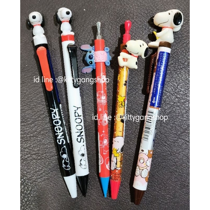 ดินสอกดแท่งสีเหลือง/ปากกาแท่งสีชมพูSnoopy กดแล้วขยับได้ (ไส้สีน้ำเงิน)ของ Universal Studios Japanแท้ ขายแท่งละ370-380บาท