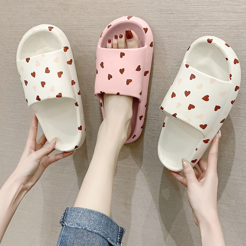LGShoes พร้อมฉ่งงง รองเท้าสวมลำลอง รองเท้าแฟชั่นผู้หญิงสุดน่ารัก ลายหัวใจ มี 2 สี ดีย์เว่อออ