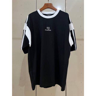 BALENCIAGA BOXY SPORTY T-SHIRT เสื้อยืดคอกลมแขนสั้น แบรนด์บาลองเซียก้า สีดำ ขอบขาว ปักตัวหนังสือโลโก้