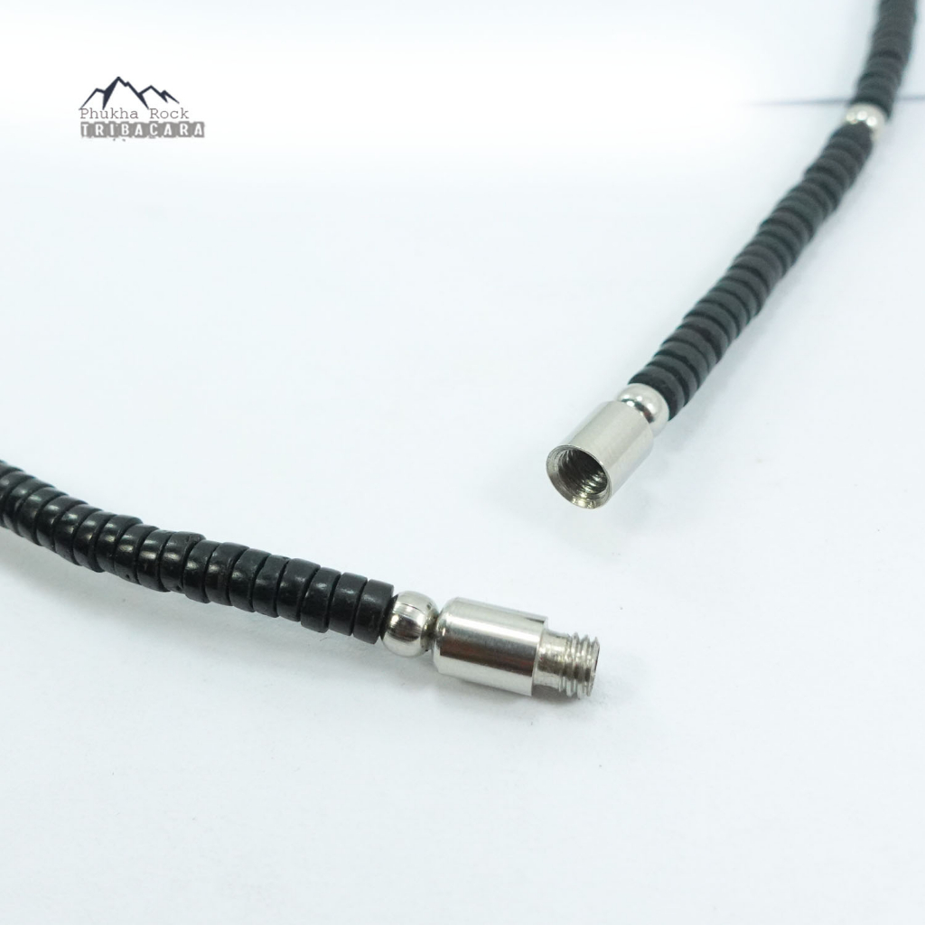 N40 สร้อยกะลา ขนาด 5 มม. ยาว 26 นิ้ว ห้อยพระ 5 องค์ สร้อยคอกะลาแท้ แต่งข้อสแตนเลส สวยงาม หมุนเกลียวถอดด้านหลังได้