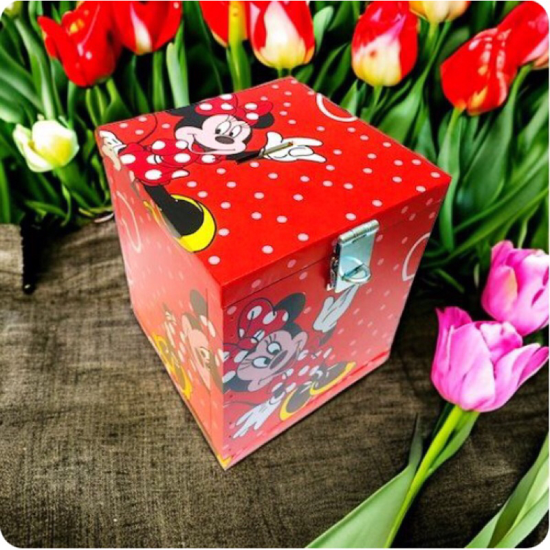 กระปุกออมสินไม้ลายมิกกี้เมาส์สีแดงน่ารัก ขนาด6*6*6นิ้ว