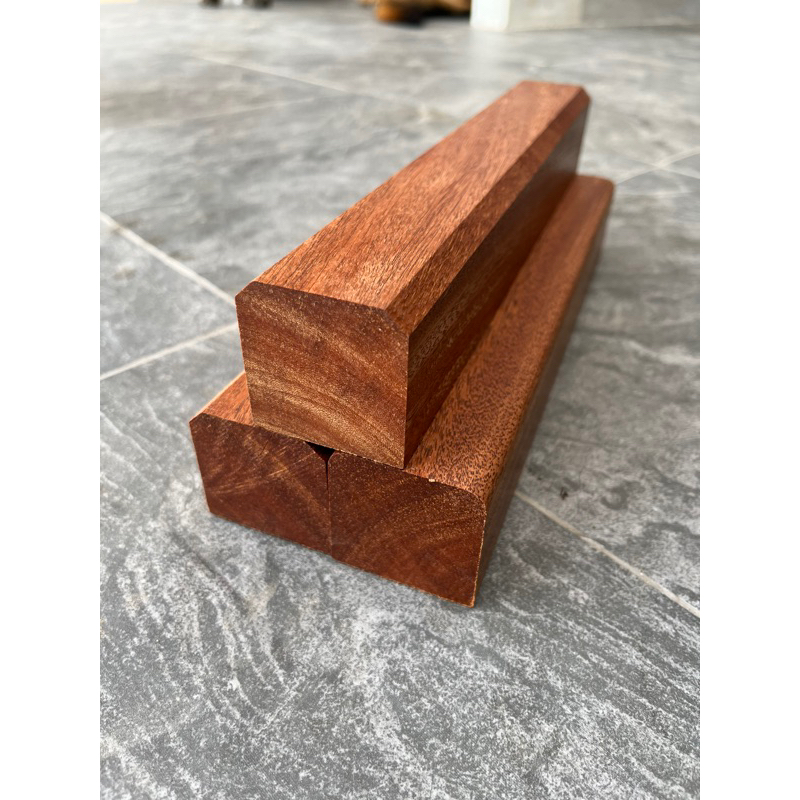 ไม้แดงไทยแท้ ขนาด 4.5x4.5x100เซ็นติเมตร