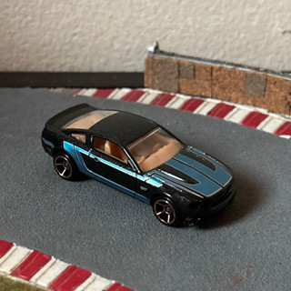 มือ 2 รถเหล็ก รถฮอทวีล 1:64 ford mustang gt