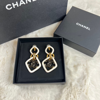 Very new‼️C h a n e l  earrings ปี 2022 สภาพสวยมากค่า ใส่น้อย ยังใหม่ อะไหล่ทองวิ้ง รุ่นนี้ดีงาม หายาก น่ารัก