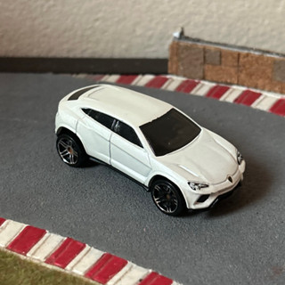 มือ 2 รถเหล็ก รถฮอทวีล 1:64 Lamborghini urus