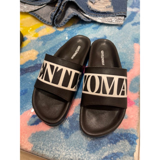 สินค้าใหม่ พร้อมส่ง GW BLACK SLIPPERS