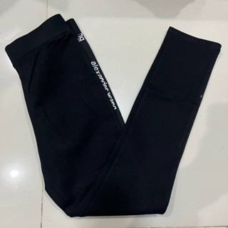 ALEXANDER WANG TRACK LOGO LEGGINGS IN BLACK เลกกิ้งเอวยางยืด ขายาว แบรนด์อเล็กซานเดอร์แวง สีดำ แถบตัวหนังสือโลโก้ด้านข้า