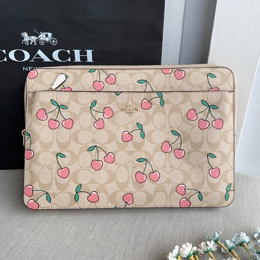 💚แท้💯 พร้อมส่ง💚Coach CF15 Laptop Sleeve In Signature Canvas With Heart Cherry Print Fits a 13" lapto