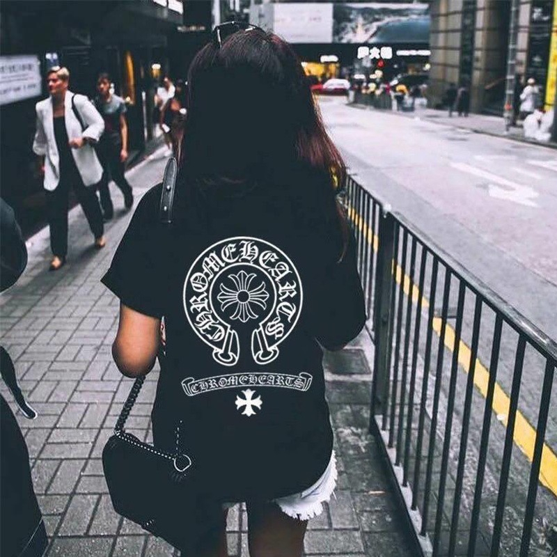 ขาว+ดำ 🔥คนรักT-shirt สไตล์อะนิเมะ เสื้อแขนสั้นฤดูร้อน เด็กชาย+เด็กนักเรียน ท็อปส์ซูคู่รัก สไตล์โรงเรียน