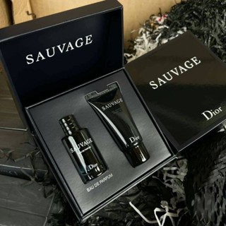 น้ำหอมผู้ชาย DIOR Sauvage Eau de Parfum 10ml + shower gel 20ml.