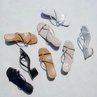 รองเท้า​ รุ่น​ สายไหม​ #ดีไซน์​เก๋​ มีหลายสี 179 บาท