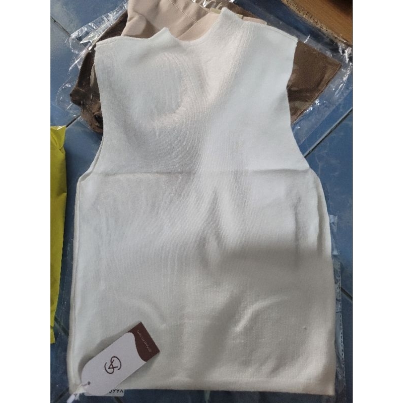 เสื้อกล้ามไหมพรมงานป้ายDESIGN BY AS STUDIO