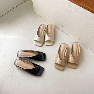 Sakura sandals รองเท้าแตะสวมหนังเงา ความสูง1นิ้ว กดสั่งได้เลยค่ะ (Wila shoes)