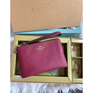 COACH ⚜️ Limited ⚜️ BOXED CORNER ZIP SMALL WRISTLET กระเป๋าคล้องมือเล็ก 1 ซิป S