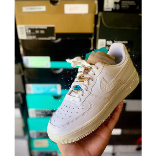 Nike Air Force 1 Low 07 LX White ของแท้ 100% - แนะนํา