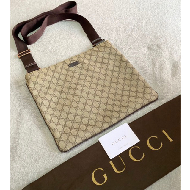 Gucci Monogram Supreme Brown Messenger Bag กุชชี่ สะพายข้าง ผู้ชาย ของแท้ กระเป๋ามือสอง แบรนด์เนม