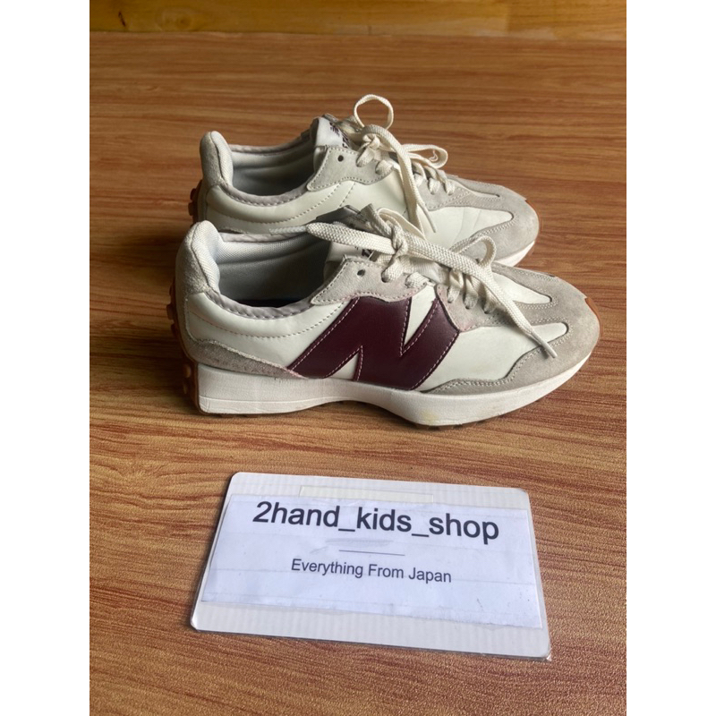 รองเท้า New Balance 327 หนังนิ่ม สภาพดีมากๆ งานมือสองญี่ปุ่น sz.38 ยาว 24.5ซม.