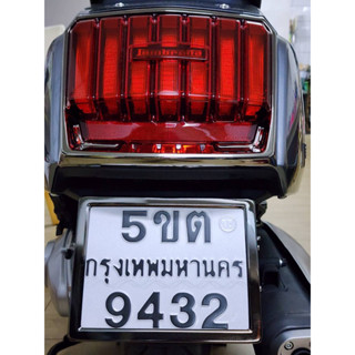 กรอบป้ายทะเบียนรถมอเตอร์ไซค์ งานทำสีไทเทดำเงา (สีเดียวกับกรอบไฟท้าย Lambretta) สามารถใส่กับ มอร์ไซค์ได้ทุกรุ่น