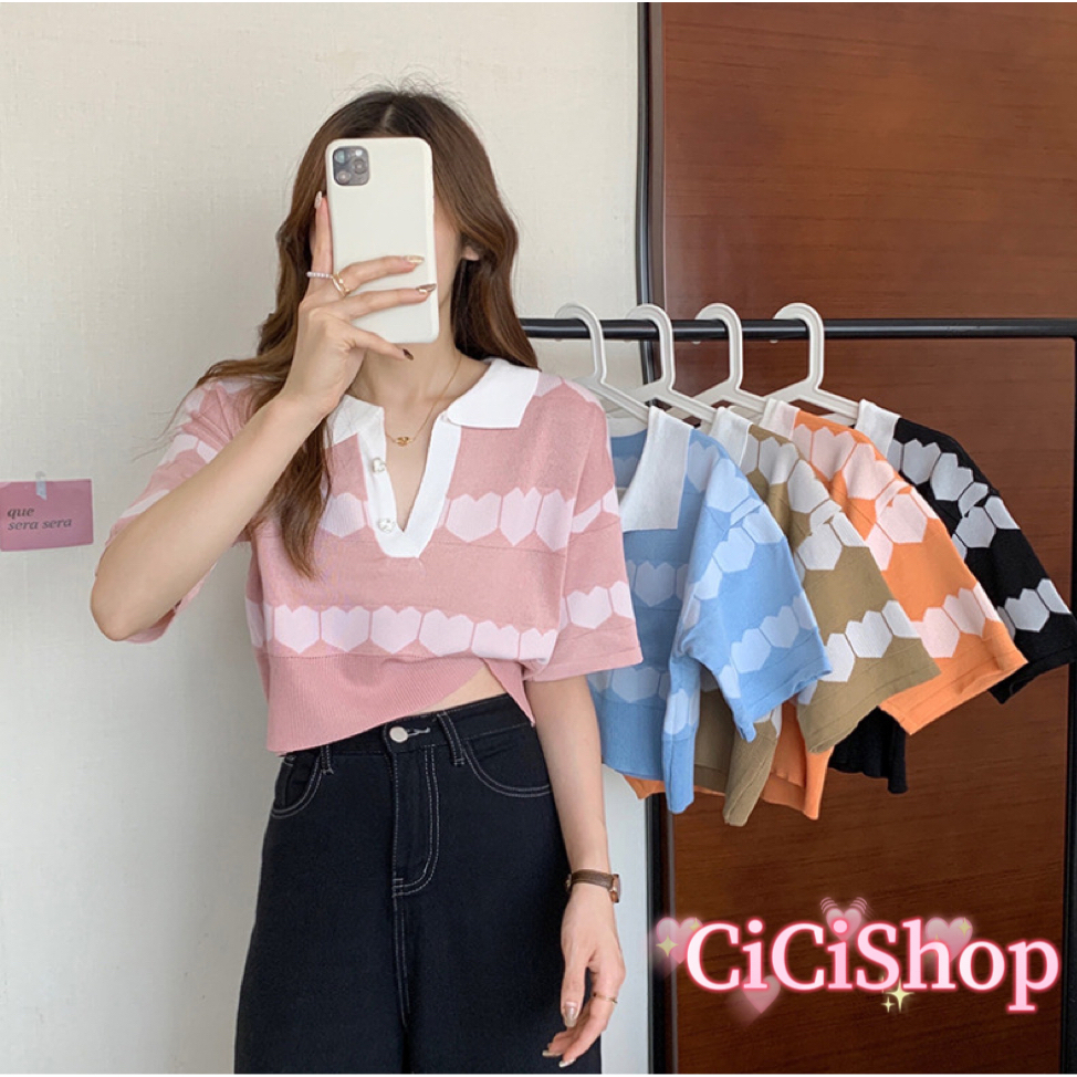 Cicishop(5999)เสื้อครอปไหมพรมลายหัวใจน่ารักๆ คอปกวีแต่งกระดุมหัวใจเพชร