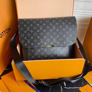 🔥ผ่อนได้🔥LV Messenger สะพายข้าง Size 26 cm งาน Original อุปกรณ์ : Full Box Set