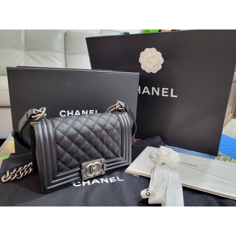 onHOLD !!Chanel boy 8” ของแท้100% used like very new