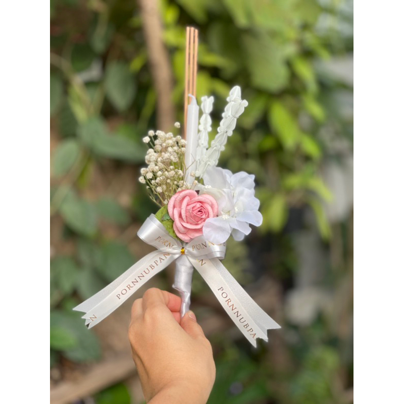 ช่อดอกไม้ธูปเทียน ไหว้ครู ชุดธูปเทียน ถวายพระคู่กับสังฑทาน (พร้อมส่ง)
