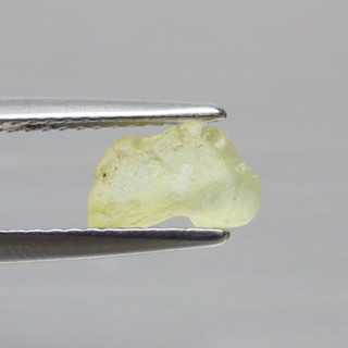 พลอย ก้อน ดิบ ตาแมว คริโซเบริล ไพฑูรย์ แท้ ธรรมชาติ ( Unheated Natural Chrysoberyl ) หนัก 1.30 กะรัต