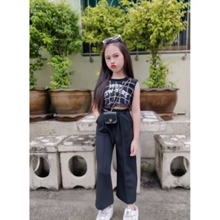 ชุดเด็กหญิง ชุดเซ็ท2ชิ้น​งานเด็กเลียนแบบผู้ใหญ่​ สีเอิร์ทโทน​ สกรีนด้านหน้า​ ชายเสื้อแต่งลูกไม้​