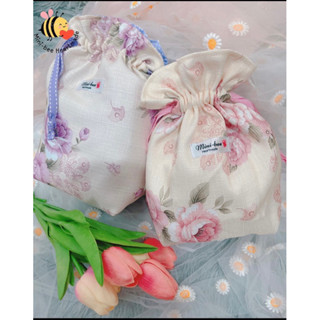 ✨NEW✨ถุงผ้าหูรูดสไตล์เกาหลี 🧸💕 ถุงผ้าขนาดเล็ก ถุงเก็บของ เครื่องสำอาง ถุงผ้าน่ารักๆ ถุงผ้าแฟชั่น กระเป๋าผ้าหูรูด