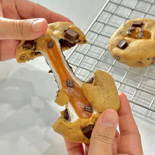 พรีออเดอร์ แต่ส่งจริงภายใน3วัน ใหม่!!🍪Soft Cookies Lava มาชเมลโล่ คาราเมล ท็อปด้วยช็อกชังก์ 💕