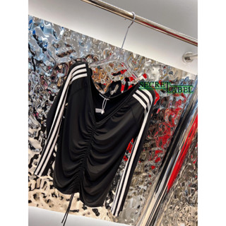 เสื้อแขนยาว คอวีแต่งแถบ ผ้าสเปนเดก ยืดนิ่มเด้ง ด้านหน้ารูดสั้น/ยาวได้ สวยสับเท่ห์เก๋ๆ