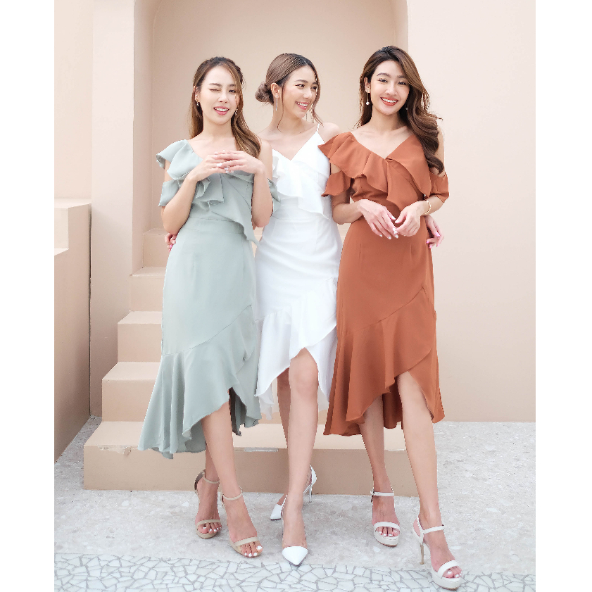 Lora Dress KARBIRI เดรสเปิดไหล่ เดรสระบาย