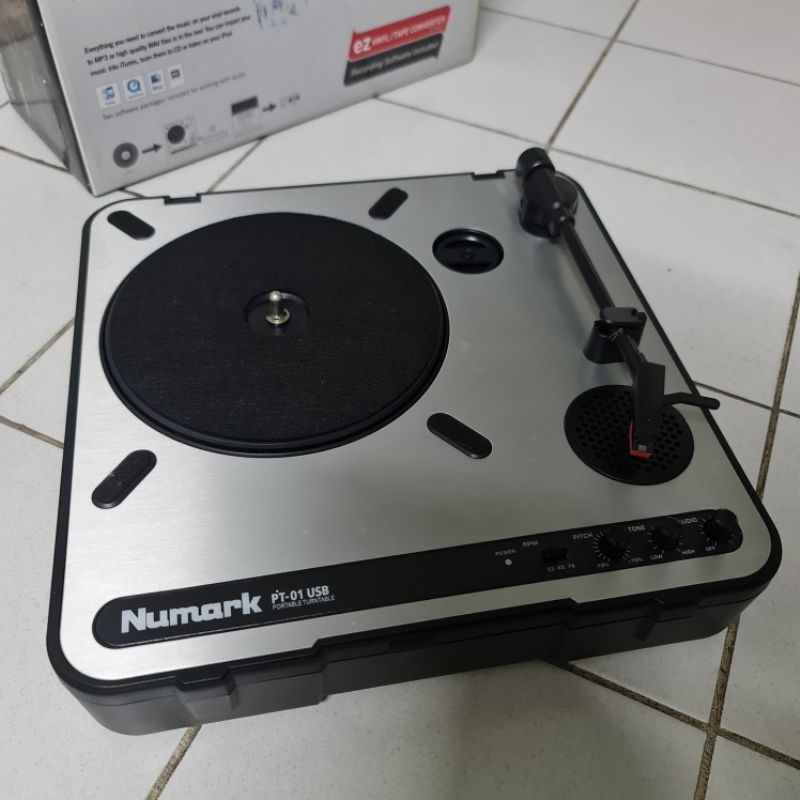 เครื่องเล่นแผ่นเสียง Numark PT-01 usb
