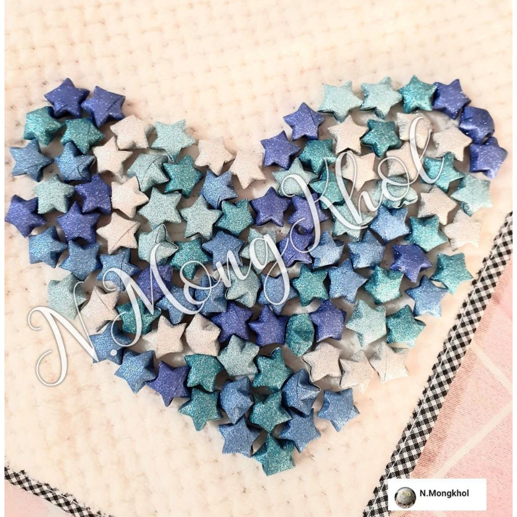 ดาวกระดาษประกายเพชร สำเร็จรูป พร้อมส่ง โทนสีฟ้าน้ำเงิน,โทนสีม่วง สินค้าจริงสวยงามค่ะ ประกายเพชร(แฮนแมด) เหมาะเป็นของขวัญ