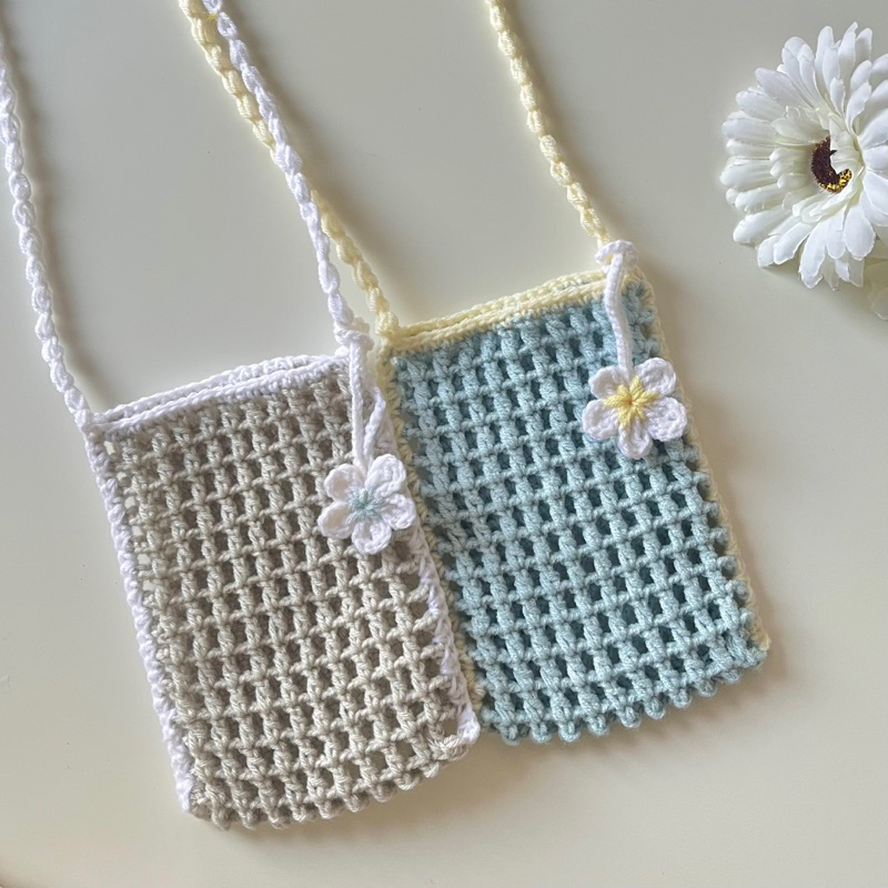 🧨New in stock ✨ set กระเป๋าคู่พวงกุญแจถักดอกdaisy 🌼น่ารักๆแต่งขอบสี twotone