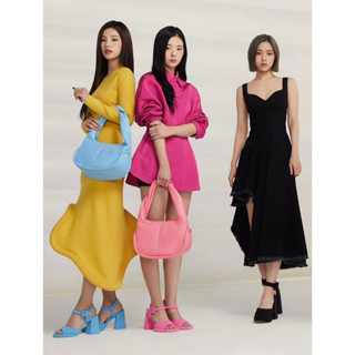 กระเป๋า Charles and Keith รุ่นTubular Slouchy Hobo Bag