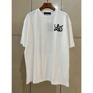 LOUIS VUITTON LV LOGO PRINTED COTTON T-SHIRT เสื้อยืดคอกลมแขนสั้น แบรนด์หลุยส์วิตตอง