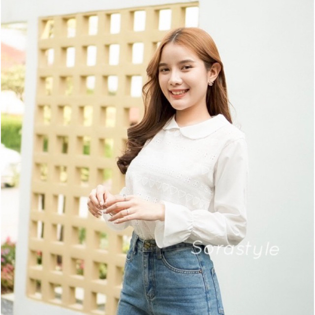 ถูกที่สุด เปิดโปรพิเศษ 1 วันเท่านั้น พร้อมส่ง เสื้อฉลุสีขาวคอบัวน่ารักใจละลาย