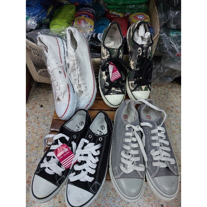 รองเท้าผ้าใบ Leo star สีขาว ดำ