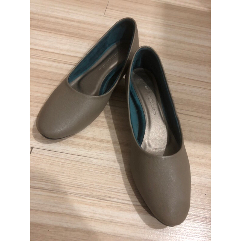 รองเท้าทำงานส้นสูง1นิ้ว Nu Bangkok เบอร์39 หุ้มส้นคัทชูผู้หญิงสัมภาษณ์งาน รองเท้าส้นสูงสีเบจ สีเนื้อ