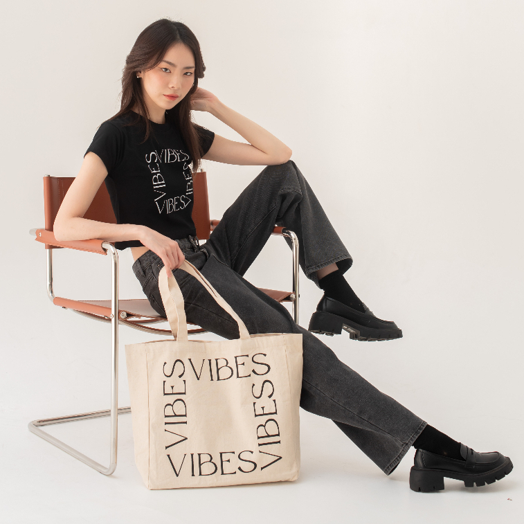 🌟HOT🌟vibes.brandd☁️ Everyday of the week box tote (รุ่น ผ้าหนาพิเศษ 14 oz) - กระเป๋าผ้าแคนวาส ทรงกล่