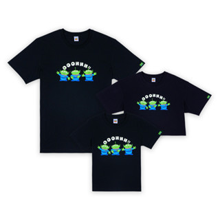 Disney Toy Story Green Man Family Men Women Glow In The Dark Crop &amp; Kids T-Shirt -เสื้อยืดครอบครัวดิสนีย์ ทอย สตอรี่ เอเลี่ยน พิมพ์เทคนิคเรืองแสงในที่มืด ผู้ชาย ครอปผู้หญิงและเด็ก สินค้าลิขสิทธ์แท้100% characters studio