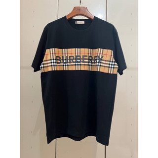 BURBERRY VINTAGE CHECK LOGO PRINT T-SHIRT เสื้อยืดคอกลมแขนสั้น แบรนด์เบอเบอรี่ คาดแถบหตัวหนังสือโลโก้คลาสสิค