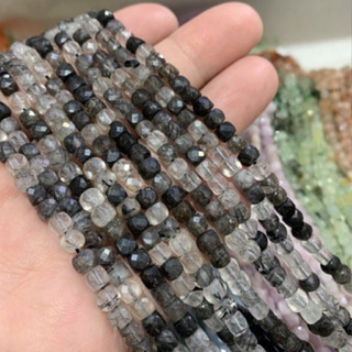 แก้วขนเหล็ก Black Rutilated Quartz ทรงลูกบาศก์ 4*4 มิล เส้นยาว