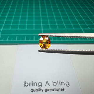 บุษราคัม (yellow sapphire) จากศรีลังกา  น้ำหนัก 0.5 กะรัต (5.0x4.0mm) พลอยธรรมชาติ เผ่าเก่า พลอยสีเหลืองทองสวย ใสสะอาด