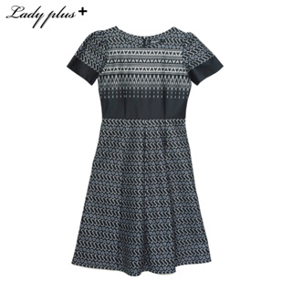 Lady Plus เดรสแขนสั้นพิมพ์ลาย | Print Dress with Short Sleeves ชุดเดรส สีดำ