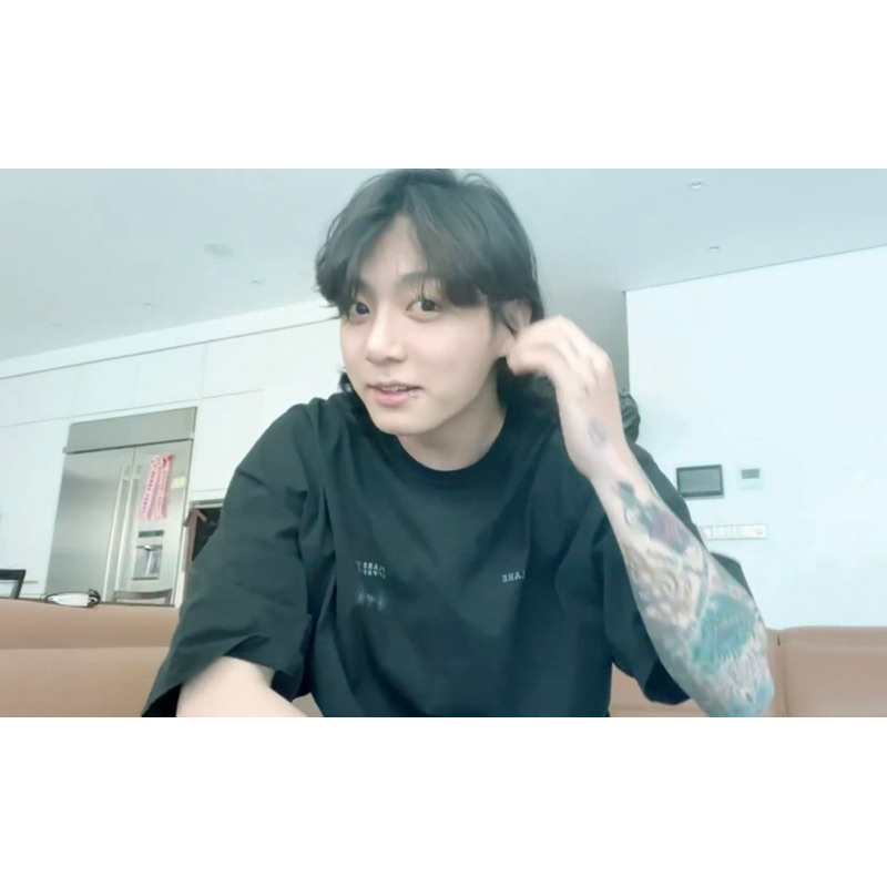 [พรีออเดอร์] Flare Up Dilettante Short Sleeve เสื้อแบบที่จองกุกใส่ ของแท้ อ่านรายละเอียดก่อนสั่งซื้อนะคะ