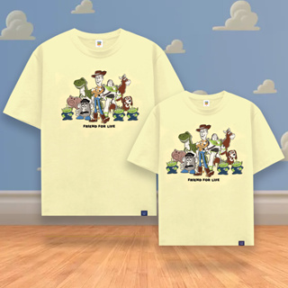 Disney Toy Story Friend For Life Family Men &amp; Kids T-Shirt -เสื้อยืดครอบครัวดิสนีย์ ทอย สตอรี่ ผู้ชาย และเด็ก สินค้าลิขสิทธ์แท้100% characters studio