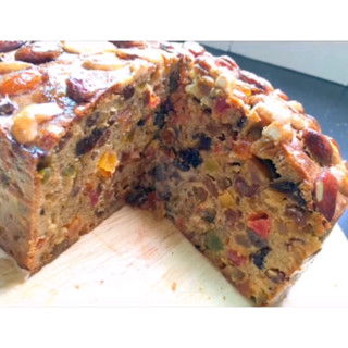 Fruit cake ฟรุตเค้กหน้าธัญพืชหมักเหล้ารัม น้ำหนัก 800 กรัมเนื้อเค้กอัดแน่นไปด้วยผลไม้รวม